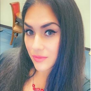 Meet your Posher, Adriana